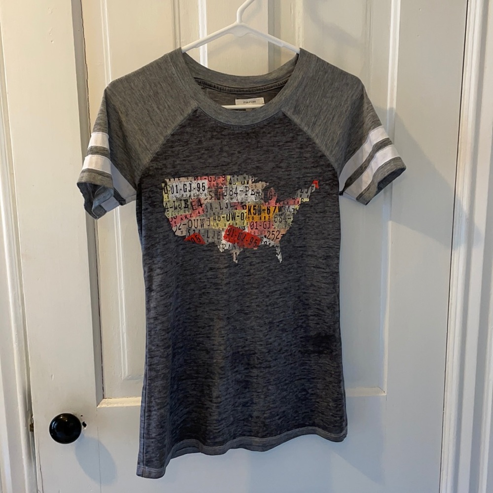 Maurices Graphic Shirt, Gray Size. XS
